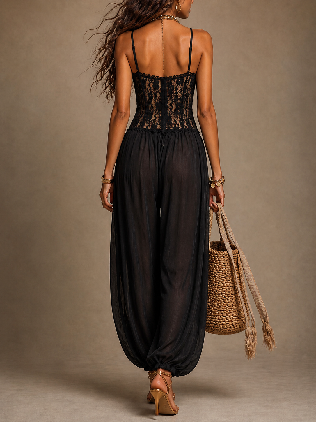 Elise™ | Flödande jumpsuit med halterneck och spets